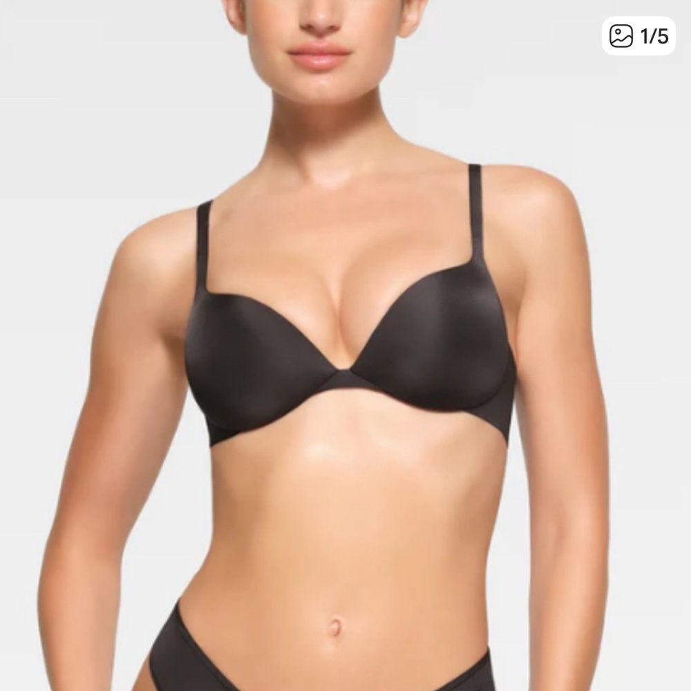 SKIMS ultimate collection plunge bra in onyx black size 32DD NWT